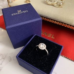 Swarovski Round Attract Ring